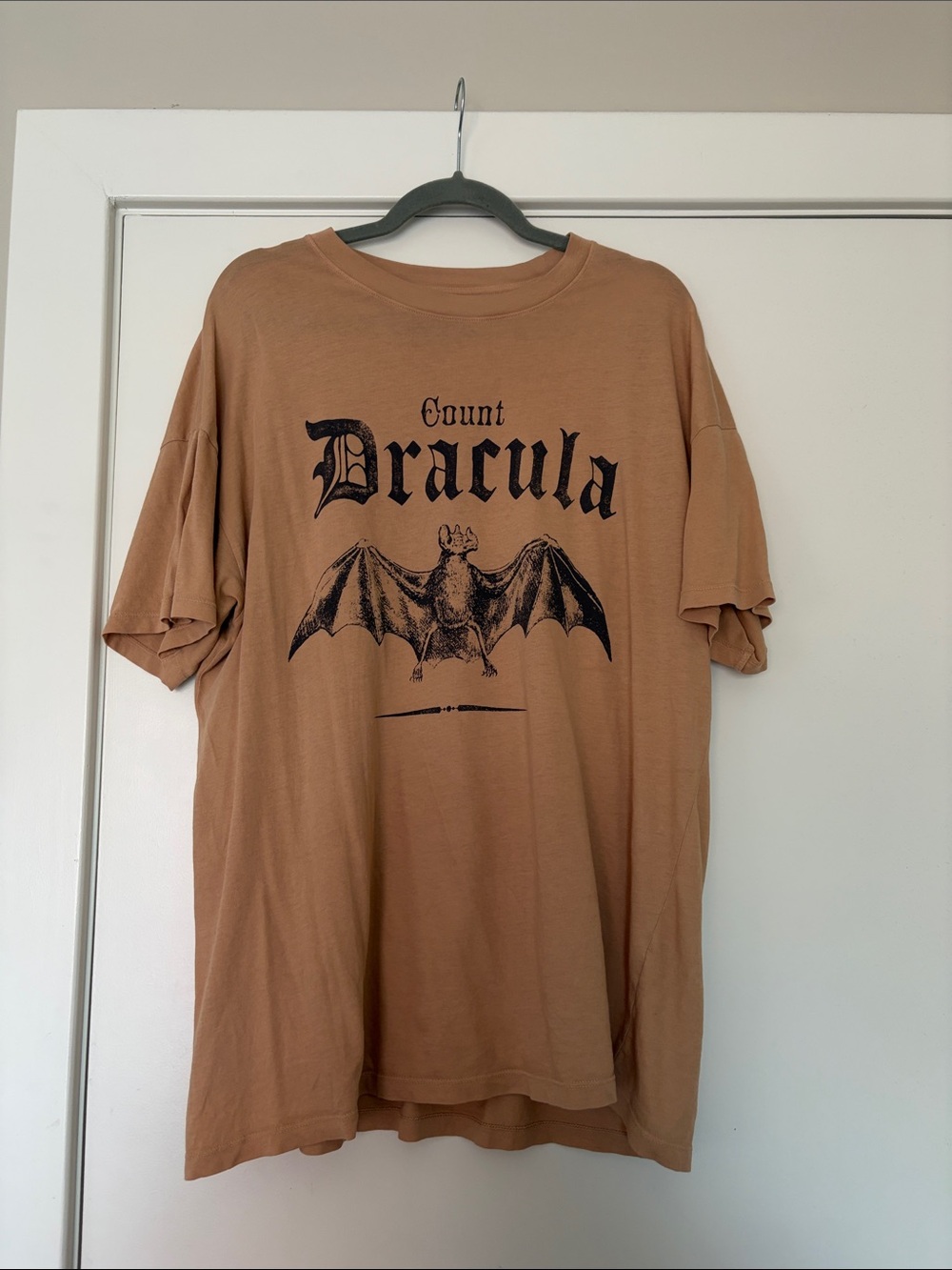 AE Count Dracula oversized tee (M)